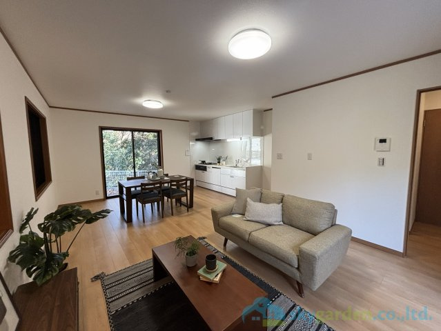 大磯町西小磯　中古戸建の居間・リビング