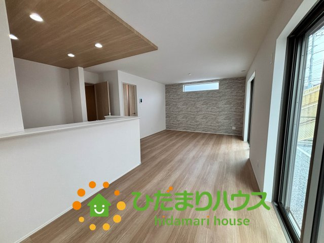 久喜市久喜東10期　新築一戸建て　08　グラファーレの居間・リビング