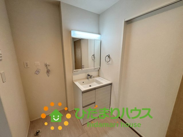 久喜市久喜東10期　新築一戸建て　08　グラファーレの独立洗面台