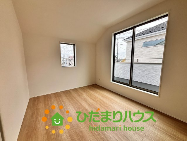 久喜市久喜東10期　新築一戸建て　08　グラファーレの洋室