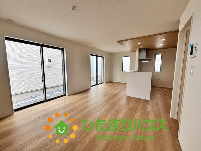 久喜市久喜東10期　新築一戸建て　08　グラファーレの居間・リビング