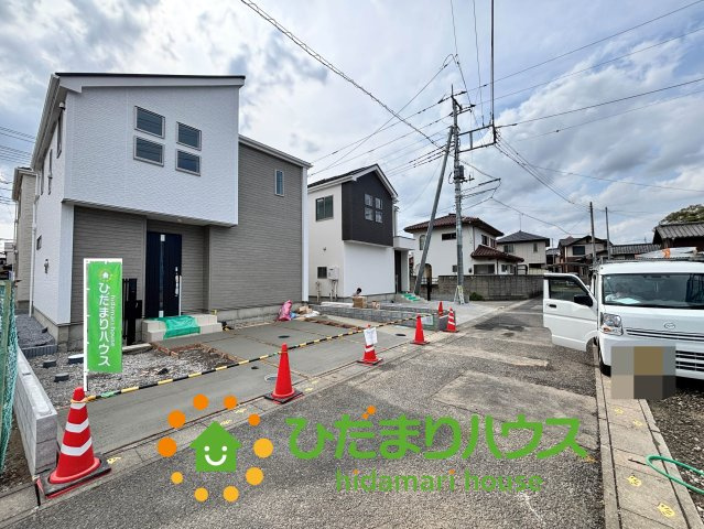 久喜市久喜東10期　新築一戸建て　08　グラファーレの前面道路含む現地写真