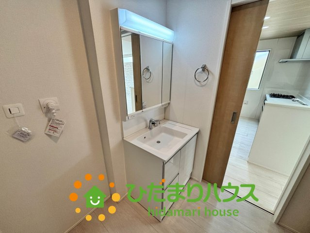 久喜市久喜東10期　新築一戸建て　09　グラファーレの独立洗面台