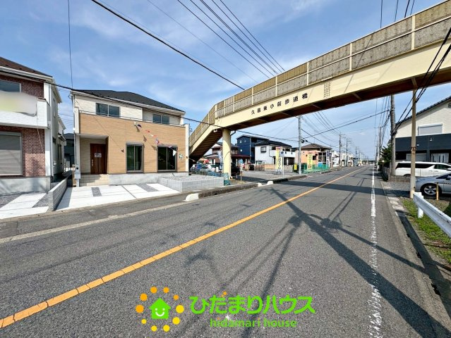 久喜市久喜東10期　新築一戸建て　09　グラファーレの前面道路含む現地写真