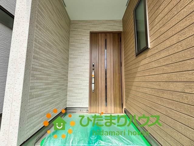 久喜市久喜東10期　新築一戸建て　09　グラファーレの玄関