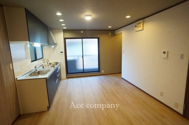 【居間・リビング】 | 東大阪市御厨栄町2丁目 | 【LDK：ゆったり約18.5帖♪】