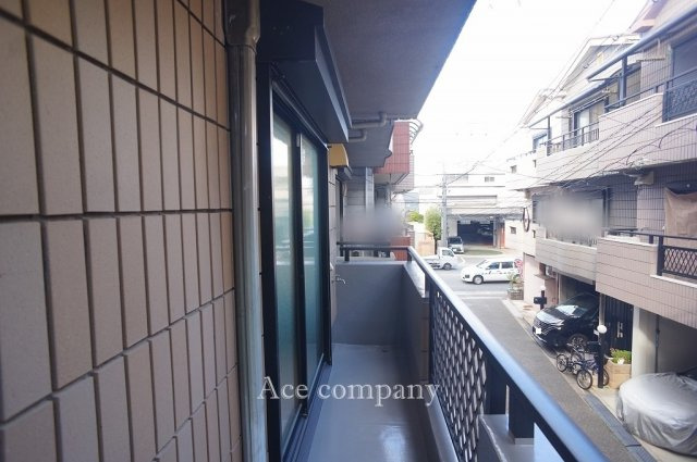 【バルコニー】 | 東大阪市御厨栄町2丁目 | バルコニーは2階と3階にあります☆こちらは2階のバルコニー、東向き、水栓完備です☆