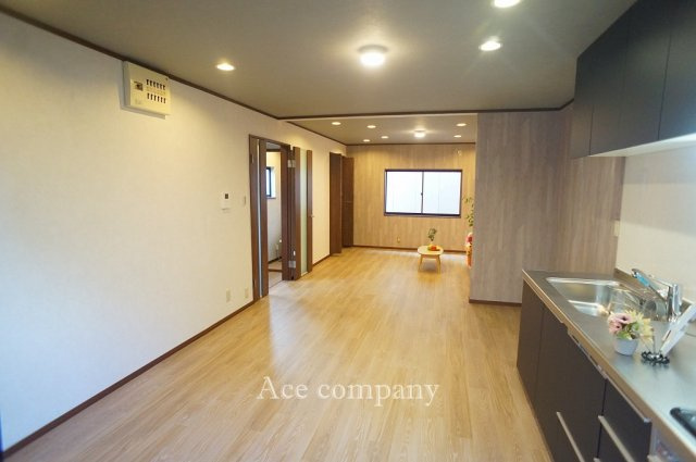 【居間・リビング】 | 東大阪市御厨栄町2丁目 | 【LDK：ゆったり約18.5帖♪】