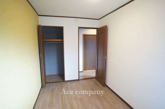 【子供部屋】 | 東大阪市御厨栄町2丁目 | 【3階：北側洋室5帖】クローゼット完備です♪