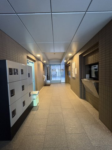 エミール松が丘3階のエントランス