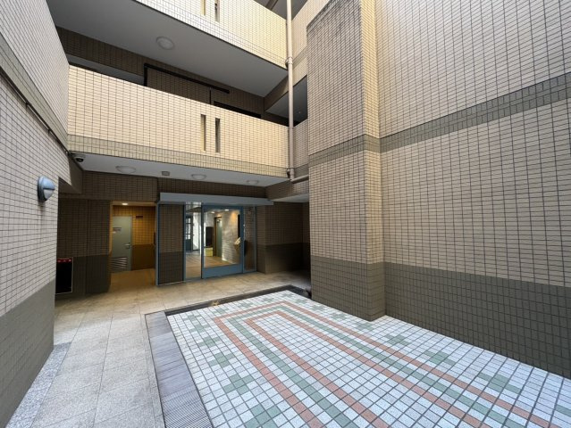 エミール松が丘3階のロビー