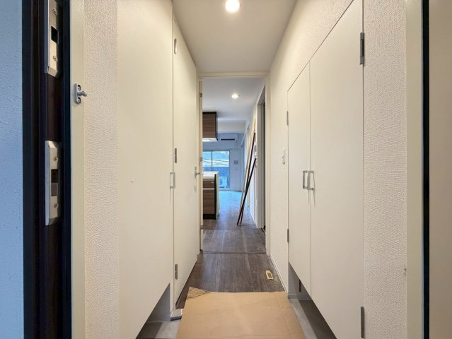 セレニテフラン谷町四丁目アリエの玄関