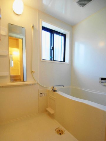 ピュア・ライフ・エムの浴室|101号室の写真です。