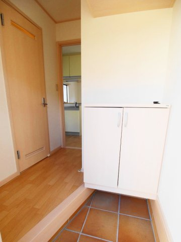 ピュア・ライフ・エムの玄関|101号室の写真です。