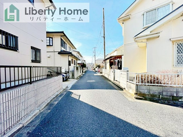 取手市新取手5丁目　中古戸建の前面道路含む現地写真