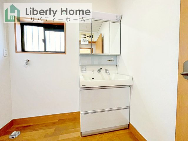 取手市新取手5丁目　中古戸建の独立洗面台