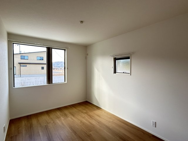 徳島市丈六町丈領建売①の洋室