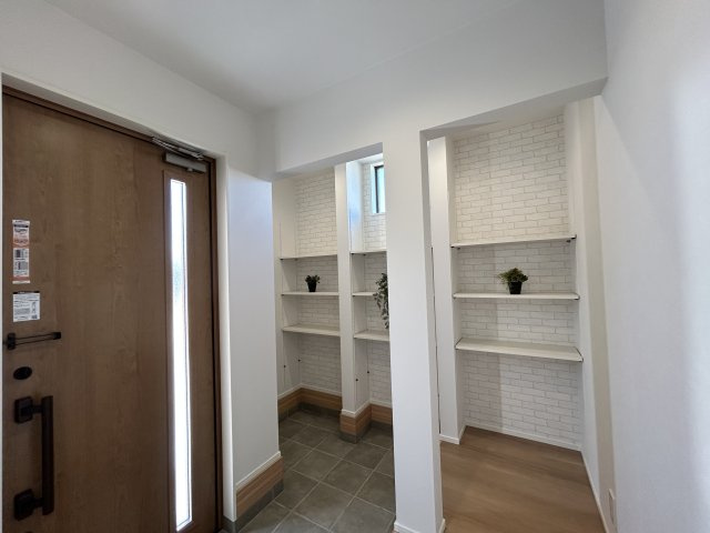 徳島市丈六町丈領建売①の玄関