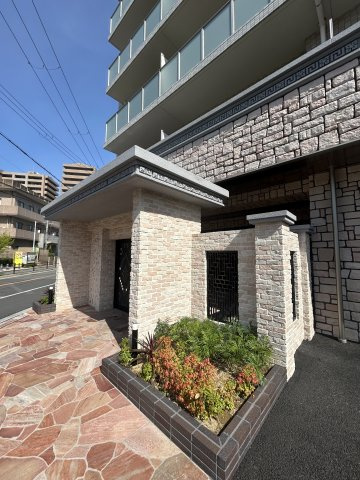 大阪市淀川区新高５丁目の賃貸マンションのエントランス