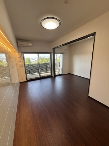 大阪市淀川区新高５丁目の賃貸マンションの居間・リビング