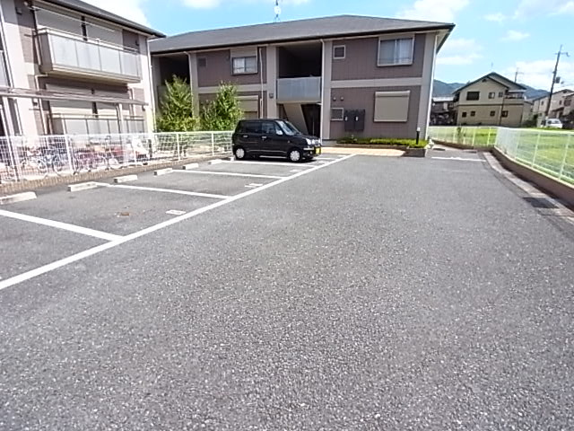 サテライト　ミーホＢ棟の駐車場