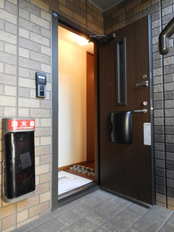 クラウディア　B棟の玄関