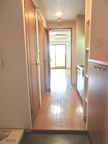 メゾン西梅田の玄関