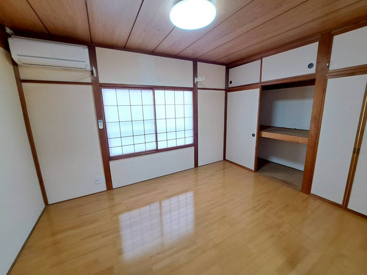 新潟市中央区女池３丁目のアパートの居間・リビング