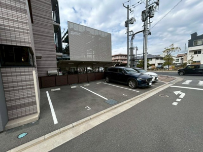 【駐車場】 | コンツェルトスクエアガーデン | 駐車場使用料：10,000円～12,000円/月