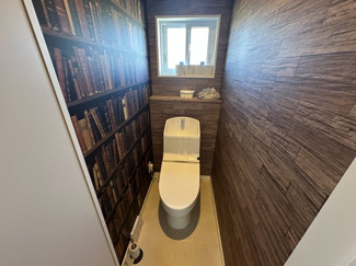 【トイレ】 | 【北杜市明野町上手】南アルプス等の山並みが望める築浅物件 | ２階のトイレ