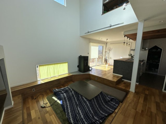 【居間・リビング】 | 【北杜市明野町上手】南アルプス等の山並みが望める築浅物件