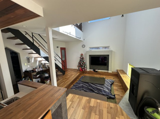 【居間・リビング】 | 【北杜市明野町上手】南アルプス等の山並みが望める築浅物件