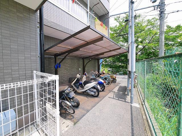 アーバンアネックスのその他共用部分|屋根付き駐輪場です