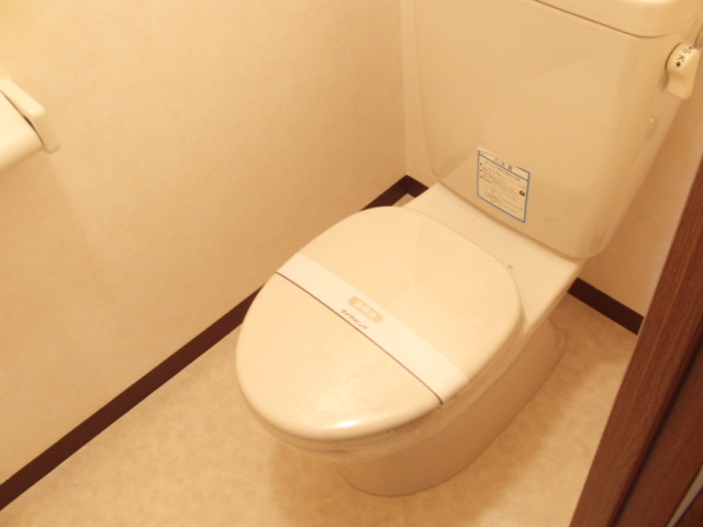 大阪市淀川区新高５丁目の賃貸マンションのトイレ