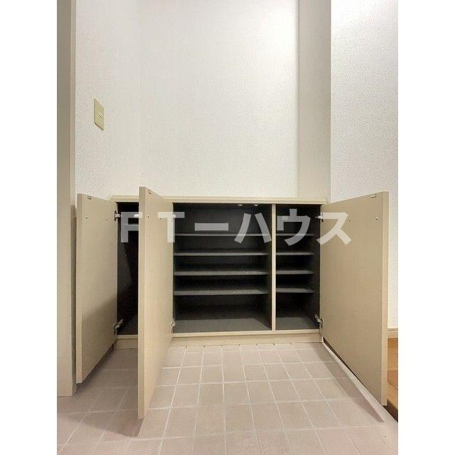 テレパレス西千葉の玄関