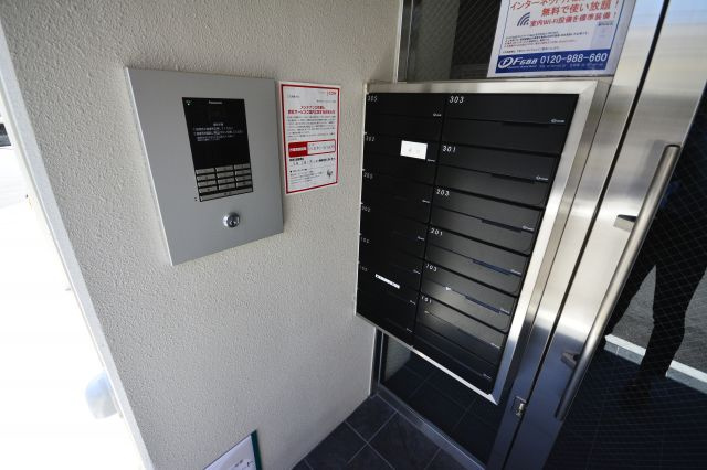 アメニティ西田辺のエントランス