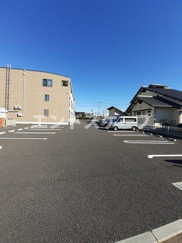 ネオ　ファミールの駐車場|高崎、前橋のお部屋探しはエンドスケープまで！お客様の理想お聞かせ下さい♪