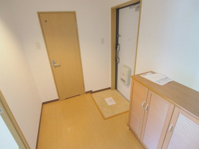 パークヒルズ6番館の玄関