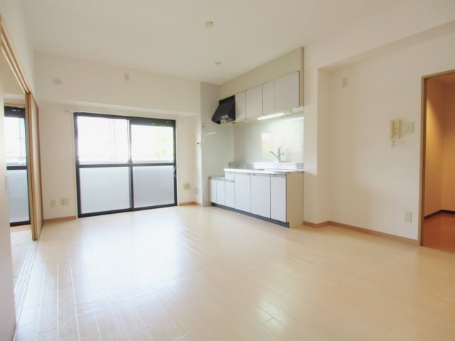 パークヒルズ6番館の居間・リビング