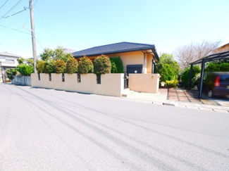 【前面道路含む現地写真】 | 茂原市小林　平屋中古戸建 | 平成13年4月築 4LDK平屋建 敷地約167坪リビング約25帖 カーポート3台都市ガス 閑静な立地