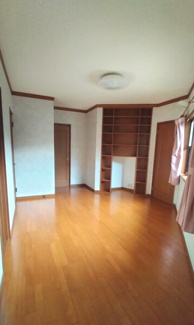 【居間・リビング】 | 茂原市小林　平屋中古戸建 | 平成13年4月築 4LDK平屋建 敷地約167坪リビング約25帖 カーポート3台都市ガス 閑静な立地