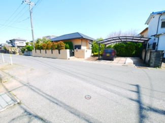 【前面道路含む現地写真】 | 茂原市小林　平屋中古戸建 | 平成13年4月築 4LDK平屋建 敷地約167坪リビング約25帖 カーポート3台都市ガス 閑静な立地