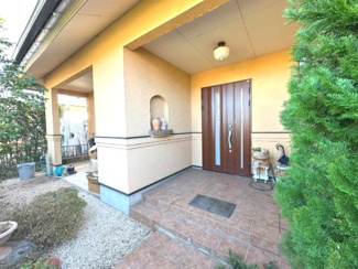 【玄関】 | 茂原市小林　平屋中古戸建 | 平成13年4月築 4LDK平屋建 敷地約167坪リビング約25帖 カーポート3台都市ガス 閑静な立地