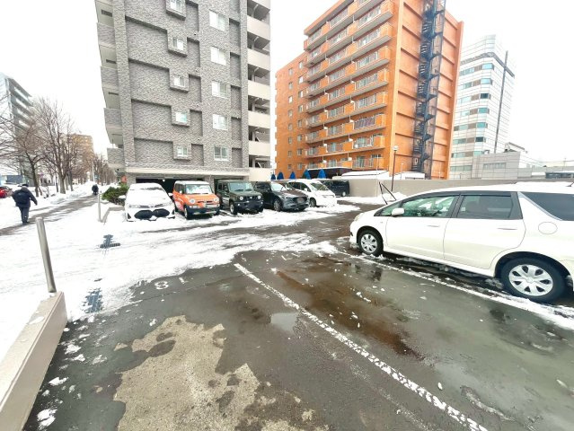 住友リーベスト北6条の駐車場