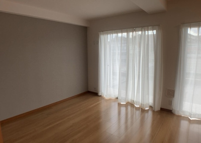 【外観】 | Ｙライフ・ハーモニー玉川学園 | 外観はマンション管理がされているかの目安になります。築年数が古いと、壁面は劣化してひび割れが生じることも！建物が古びていても細かいところが修繕されていると、きちんと管理されているなぁと感じるでしょう。