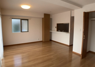 【バルコニー】 | Ｙライフ・ハーモニー玉川学園 | 一般的なバルコニーは、奥行1.5ｍ程ですが、ワイルドバルコニーは2ｍまで広がっています。そのため洗濯物の間隔をあけ干すことができ、乾きやすいというメリットや、ガーデニングが楽しめる等の特徴があります。