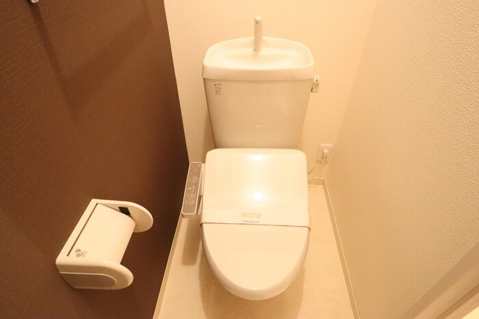 カトルセゾン Ｂのトイレ|温水洗浄暖房便座