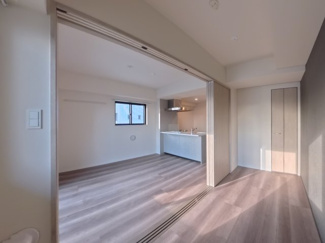 【洋室】 | ROOTs Shinjuku Wakamatsucho