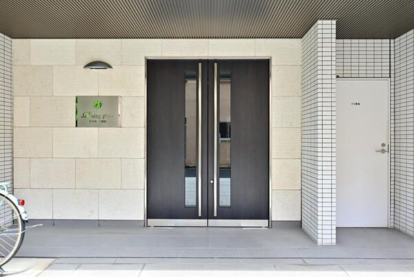 Rising place錦糸町三番館のエントランス