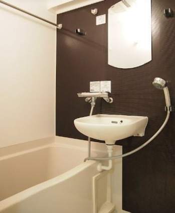 中野区新井４丁目の賃貸マンションの浴室